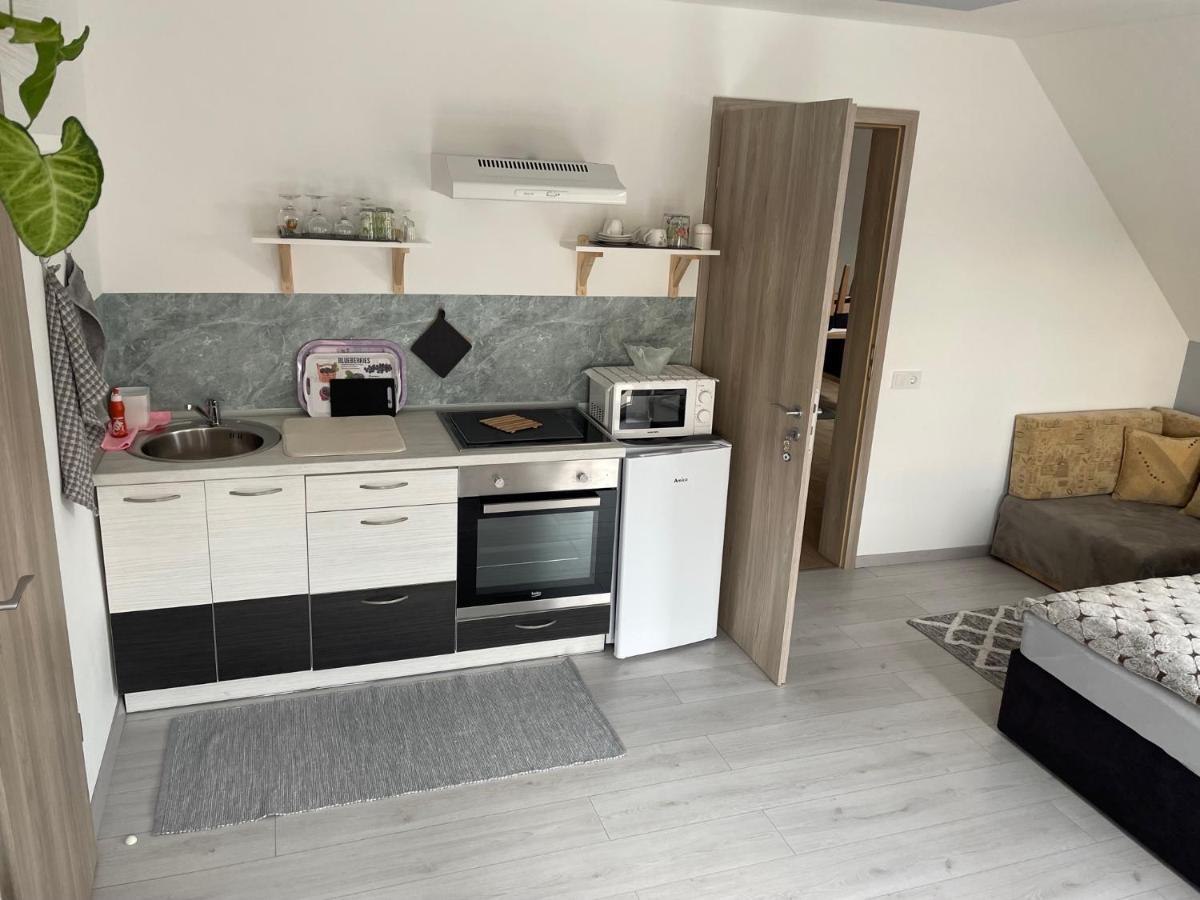 Jasmin Apartment House Vonyarcvashegy Buitenkant foto