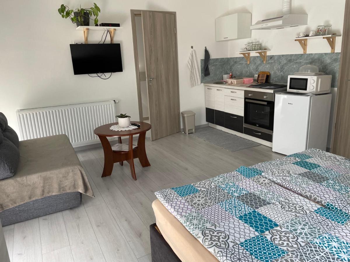 Jasmin Apartment House Vonyarcvashegy Buitenkant foto