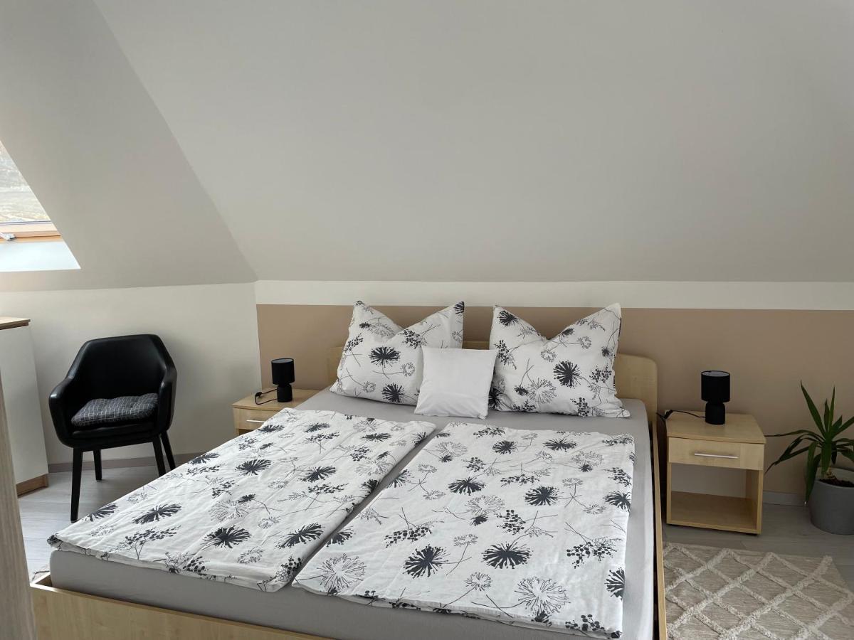 Jasmin Apartment House Vonyarcvashegy Buitenkant foto