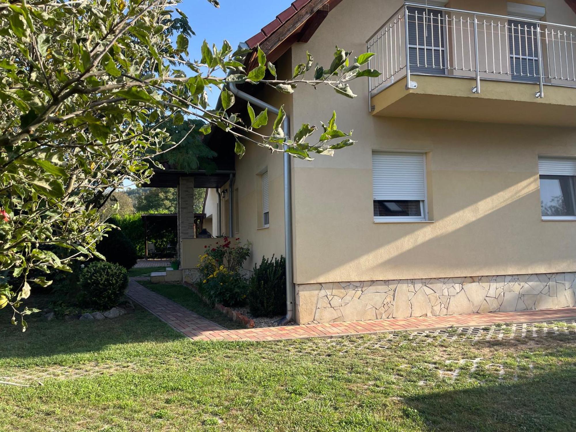 Jasmin Apartment House Vonyarcvashegy Buitenkant foto